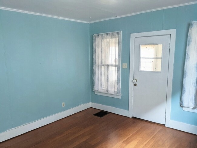 Living Room - 1410 Hamilton St SW