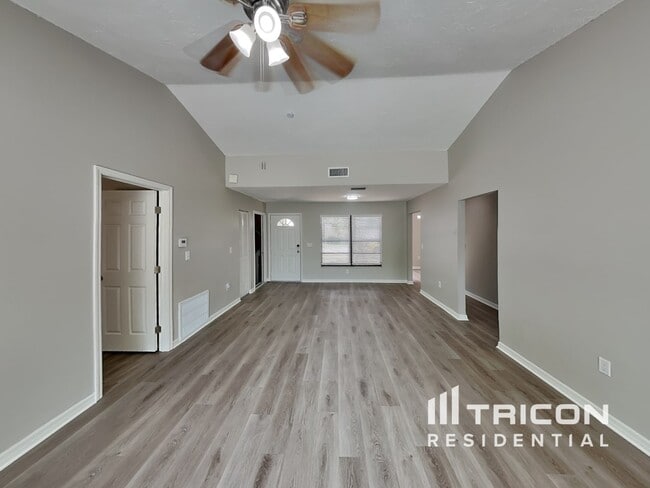 Building Photo - 2962 Woodpine Cir