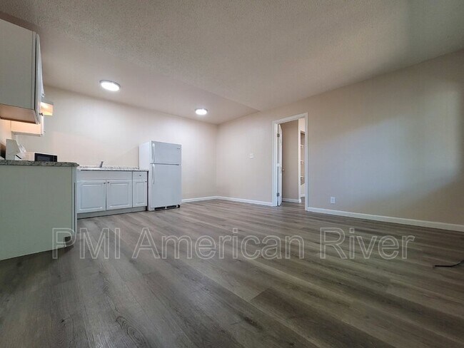 Foto del edificio - 1071 Santiago Ave