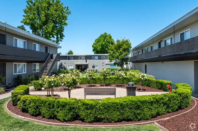 Building Photo - Garden Court Apartments