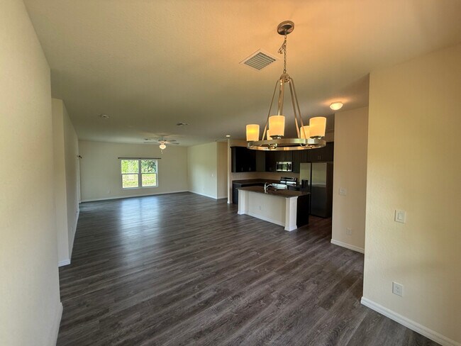 Building Photo - 1136 S Hilton Cir