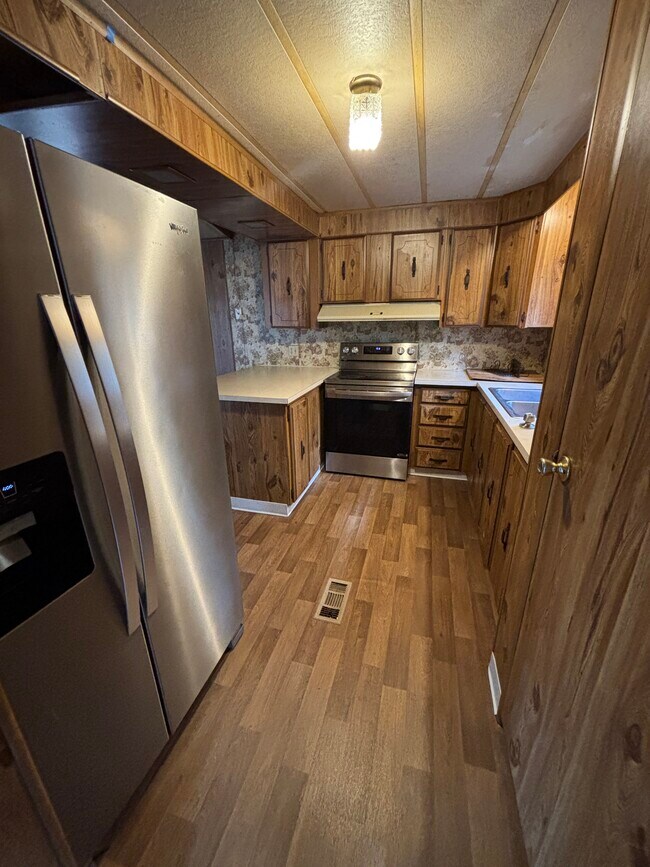 Building Photo - 201 Lind Rd