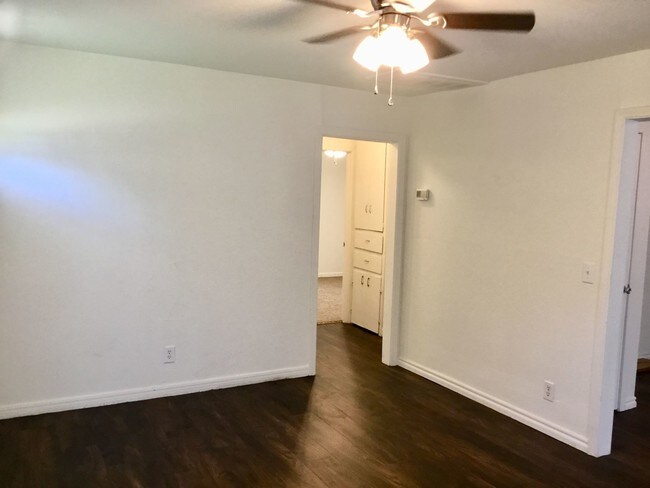 Building Photo - 2 br, 1 bath House - 817 Bell Drive