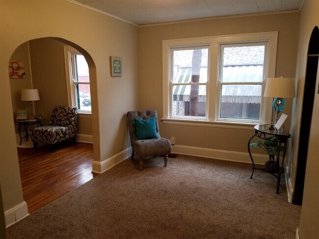 Foto del edificio - 4744 Ridgeway Ave