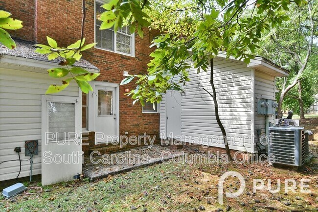 Foto del edificio - 121 Manorwood Ct