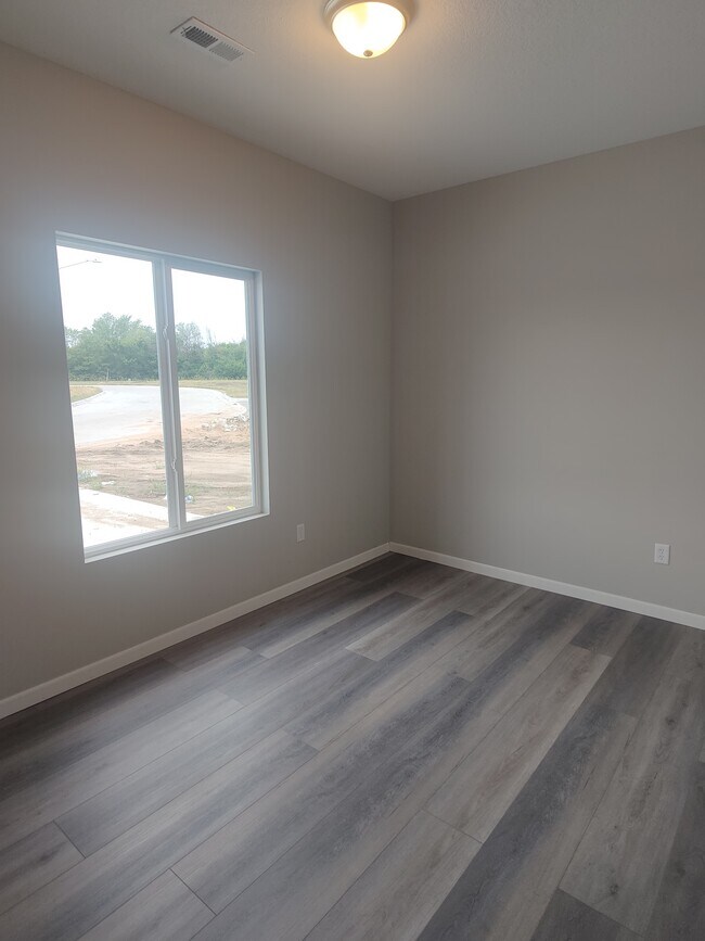 Building Photo - 5536 Gray