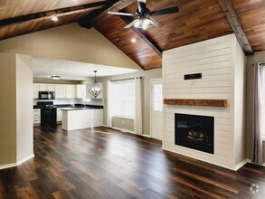 Building Photo - 706 Wrenwood