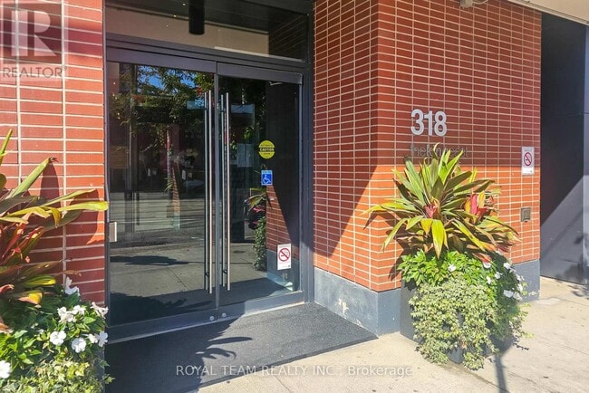 Photo du bâtiment - 318-318 King St E