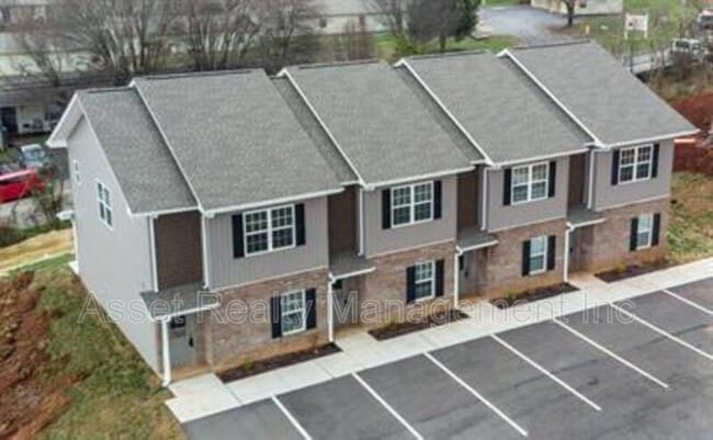 Building Photo - 919 Warrior Hill Dr