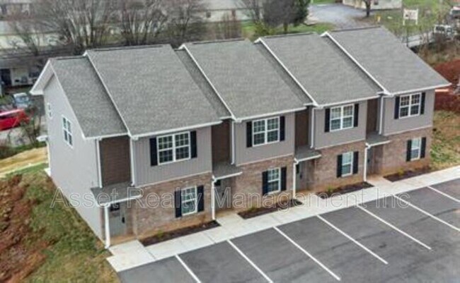Foto del edificio - 919 Warrior Hill Dr