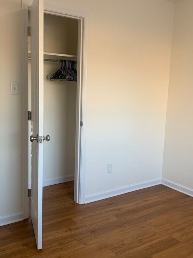 Foto del edificio - 4 Bedroom in Mayfair Community