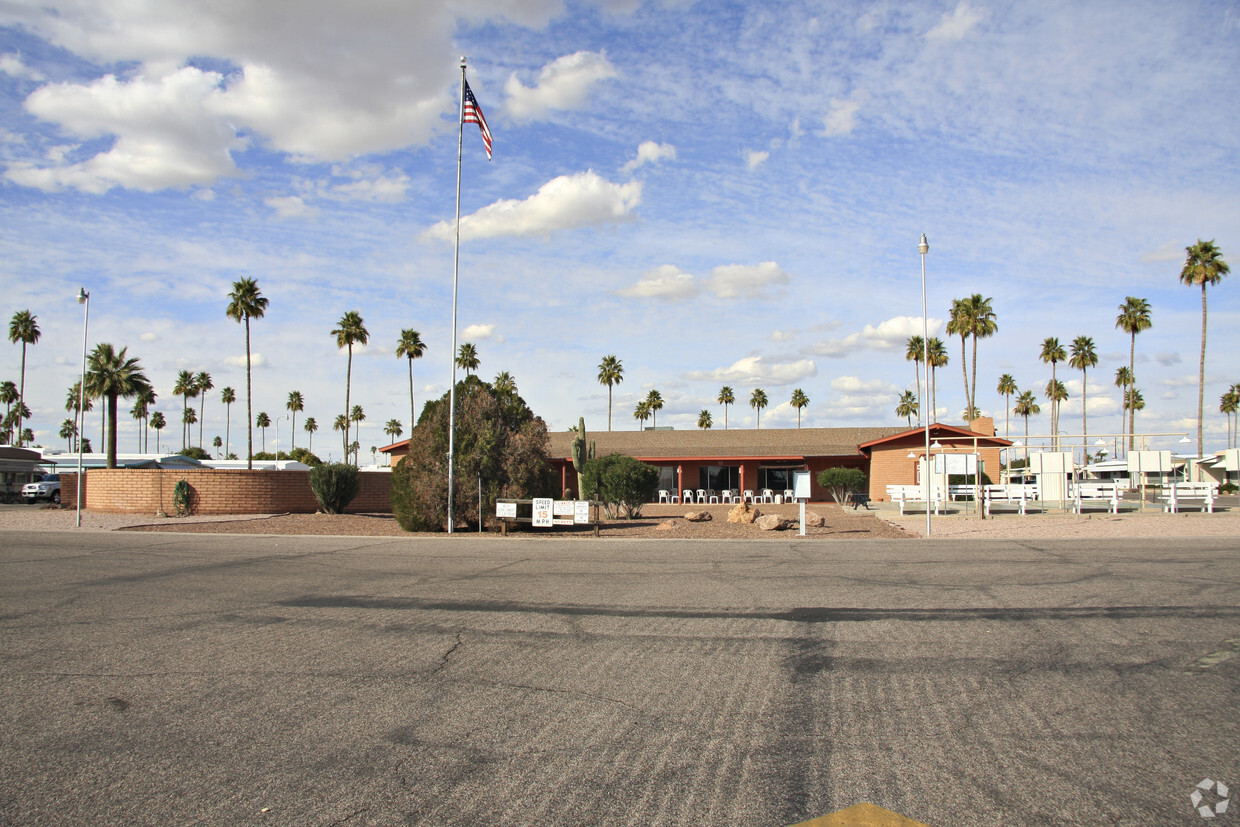 Primary Photo - Imperial Broadmoor