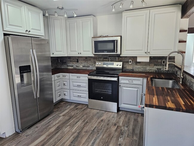 Building Photo - 7524 Kachina Loop