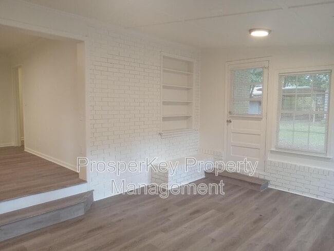 Building Photo - 4334 Acacia Dr
