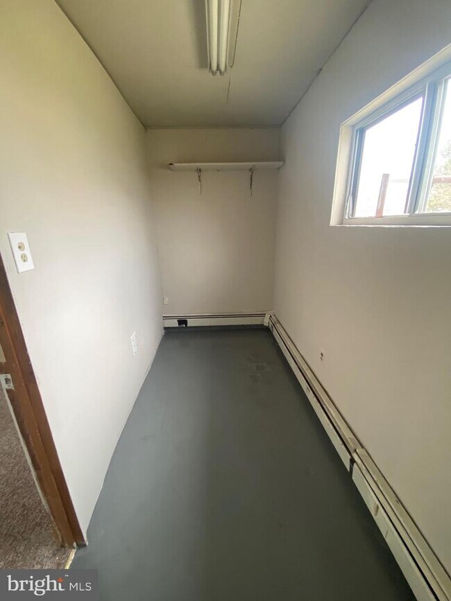 Building Photo - 6 Cornflower Ln