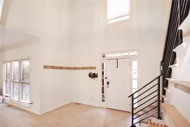 Building Photo - 270 Tumbling Creek Dr