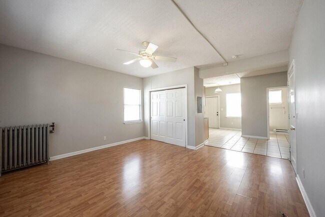 Building Photo - 1527 S Talbott St