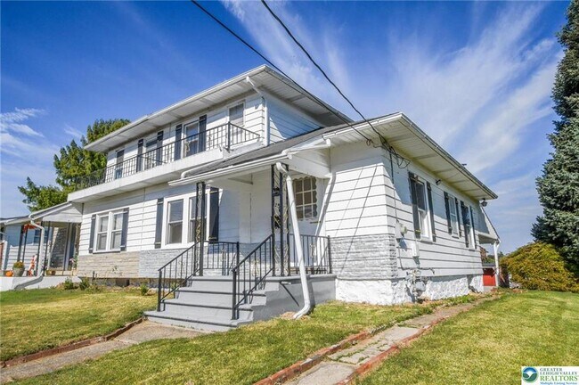 Building Photo - 2243 2nd St