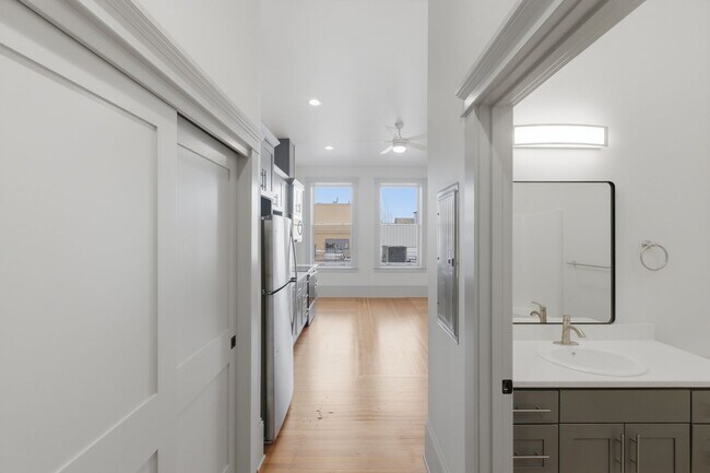 Foto del edificio - MOVE IN SPECIAL - See Description for Details