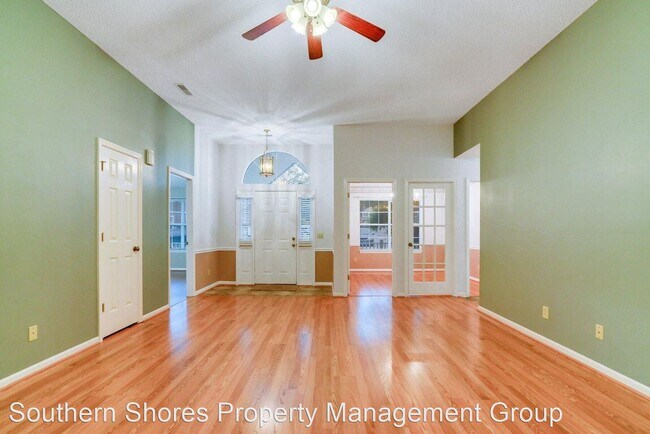 Building Photo - 3 br, 2 bath House - 107 Saddleback Cir.