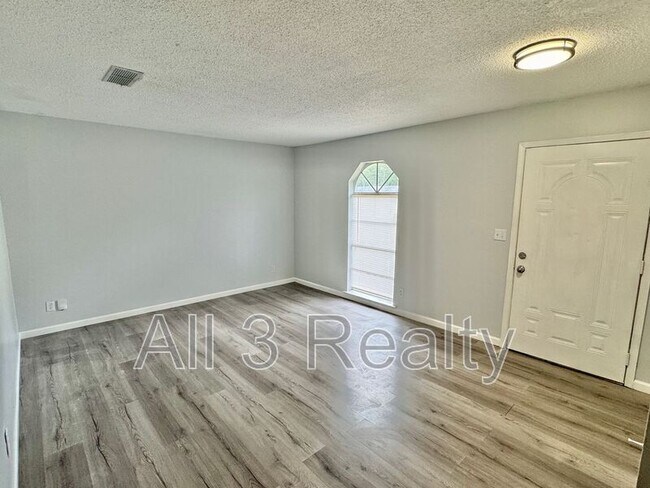 Foto del edificio - 4446 Wimbledon Rd