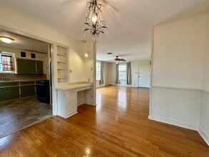 Building Photo - 914 1/2 W 21st St