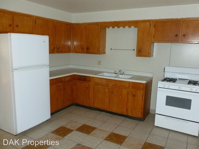 Building Photo - 8800 W Silver Spring Dr