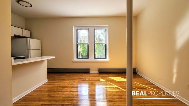 Photo - 635 W Barry Ave Apartment