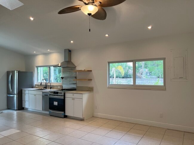 Kitchen and desk area - 15888 118th Trl N