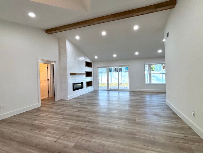 Building Photo - 2695 Ocean Dr