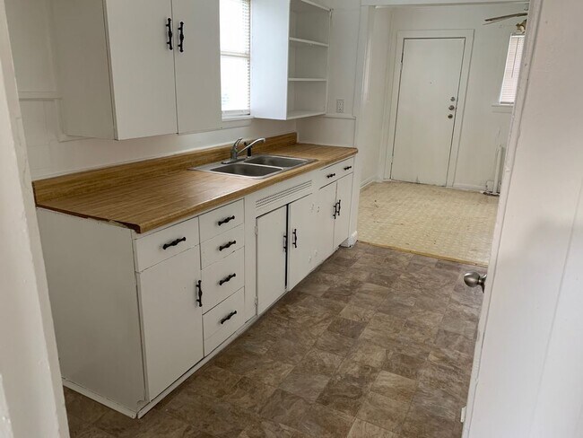 Building Photo - 1120 Kellum