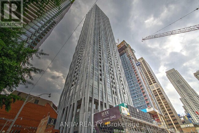 Photo du bâtiment - 1 Yorkville Ave