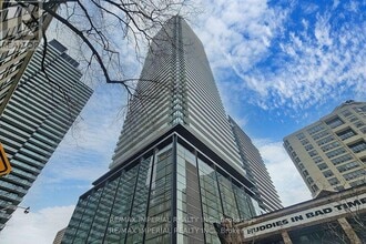 Building Photo - 501 Yonge St