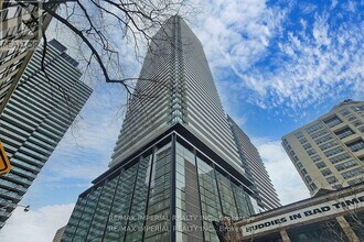 Building Photo - 501 Yonge St