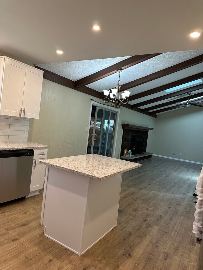 Foto del edificio - 5931 E 75th St