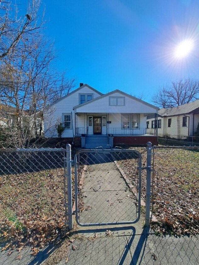 Primary Photo - 2314 E 5th Ave