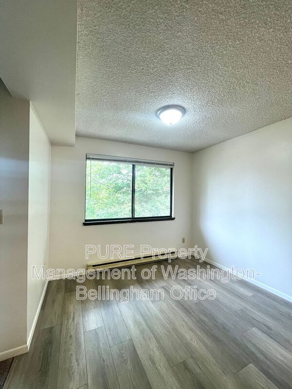 Building Photo - 1215 N 9th St