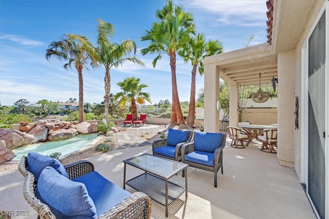 Foto principal - 8161 Round Hills Cir