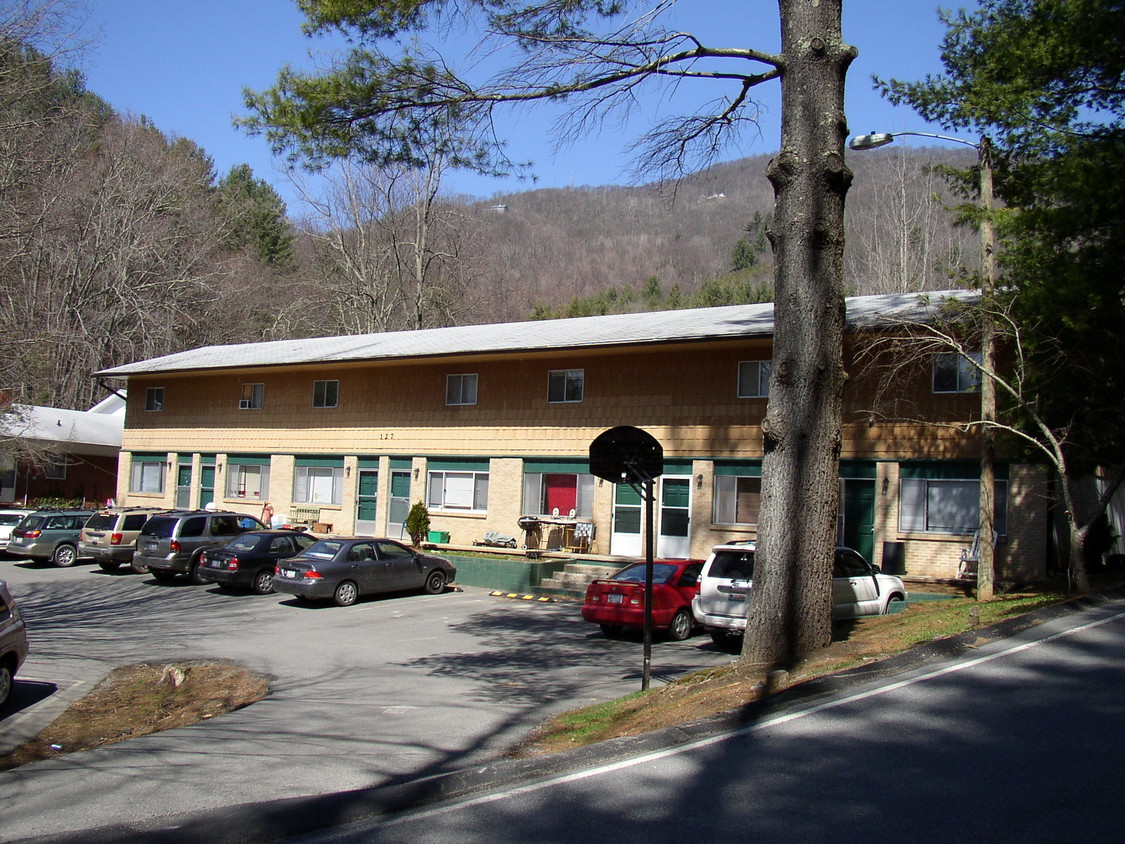 Primary Photo - Park Street Apartments