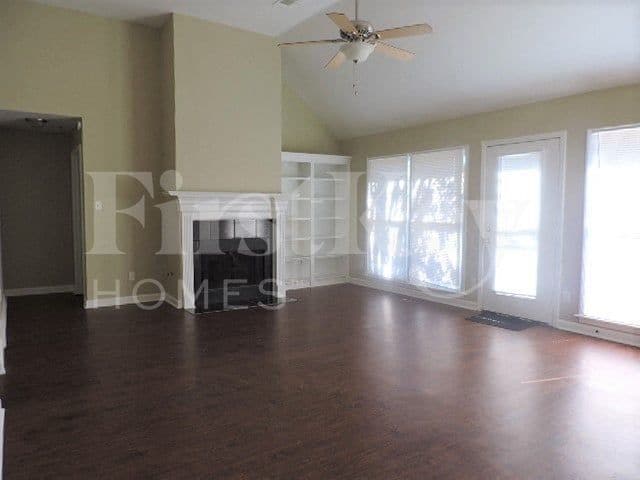 Foto del edificio - 828 Tropicana Dr E