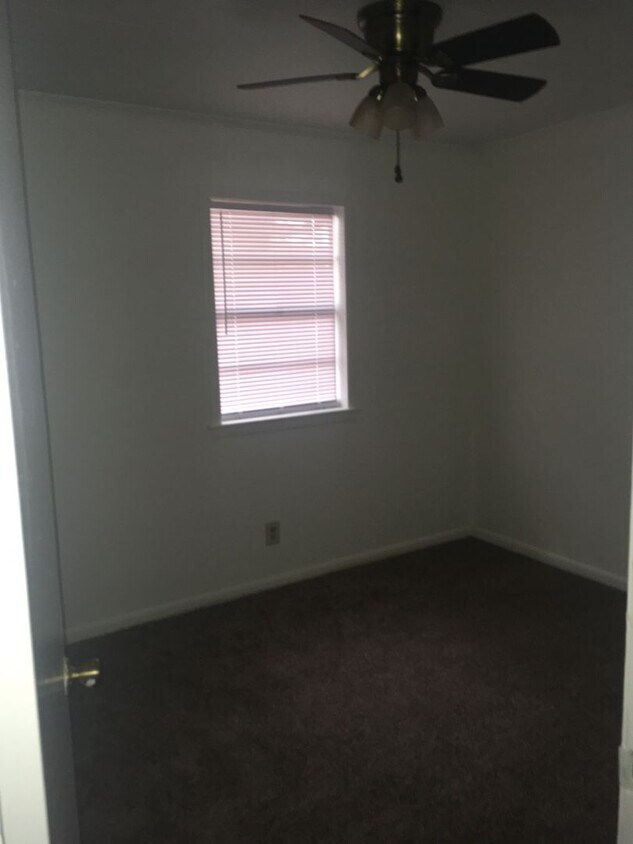 Foto del edificio - 208 Corman Ave