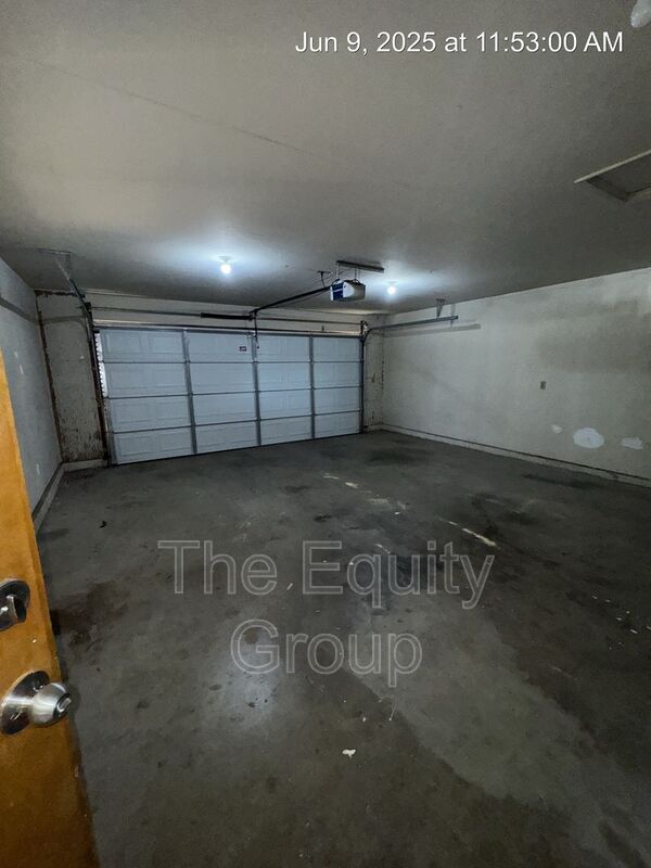 Building Photo - 4623 W Cypress Ave
