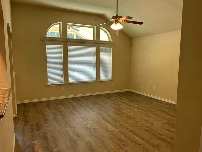 Building Photo - 2006 Deer Field Way