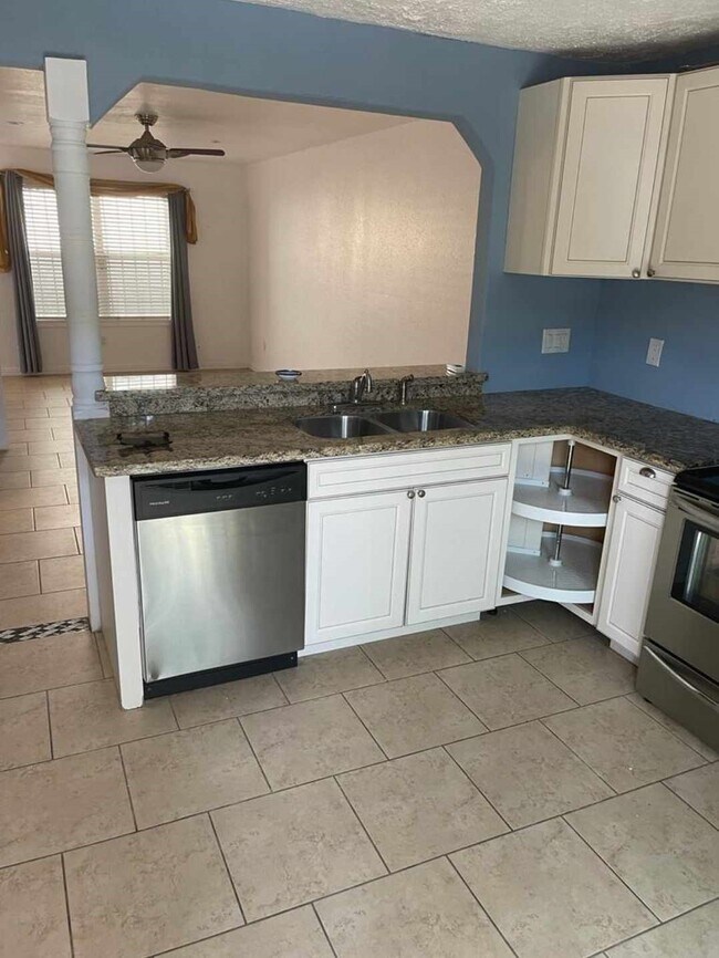 Foto del edificio - 1701 Upland Dr