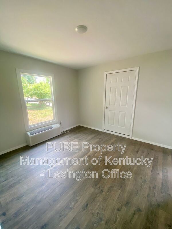 Building Photo - 146 N Elmarch Ave