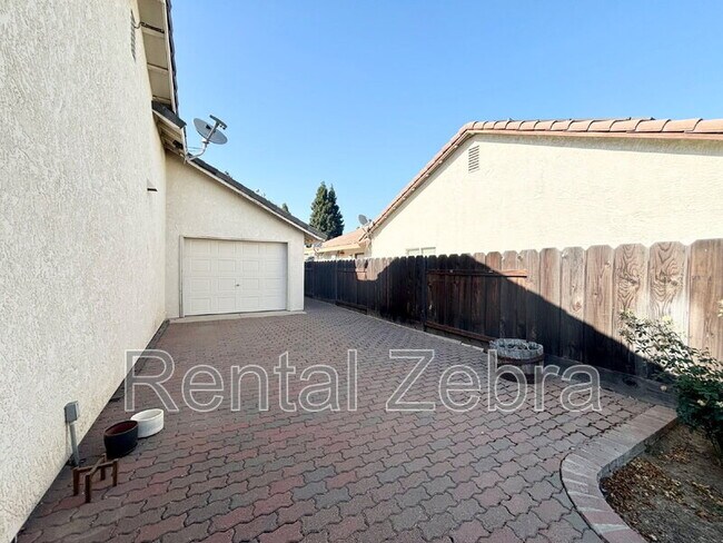 Foto del edificio - 746 Wren Ct