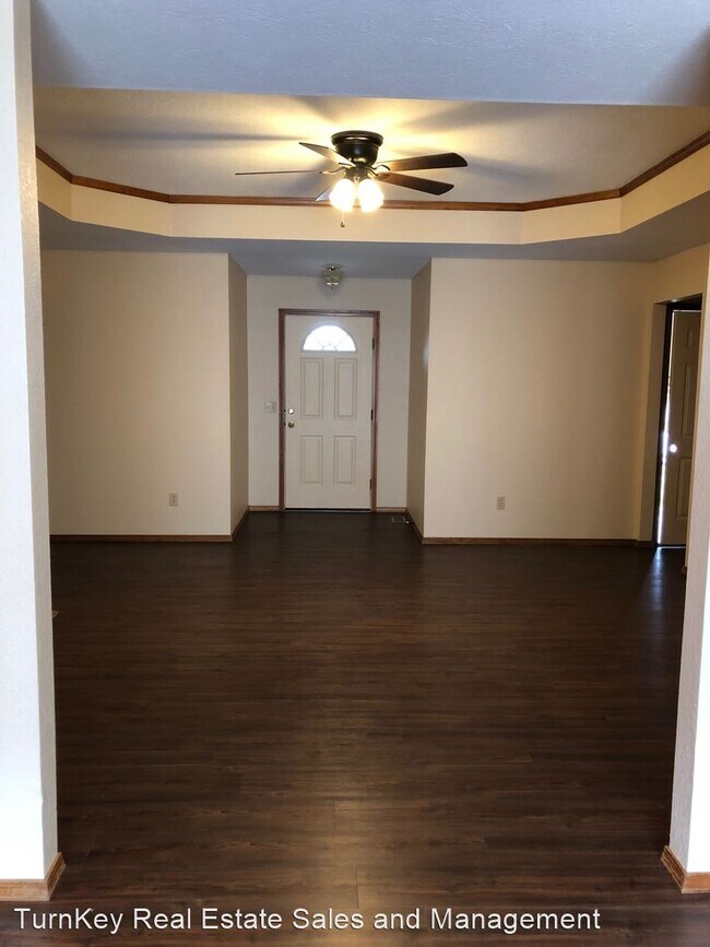 Building Photo - 3 br, 2 bath House - 1007 Glen Oaks Dr