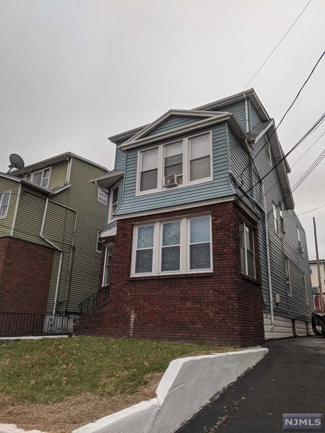 271 Davis Ave Unit 3, Kearny, NJ 07032 Room for Rent in Kearny, NJ