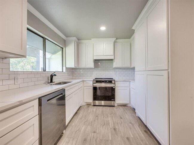 Foto del edificio - 11609 Twisted Oak Rd