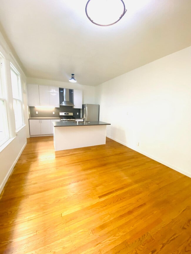 Building Photo - 1732 Grant Ave